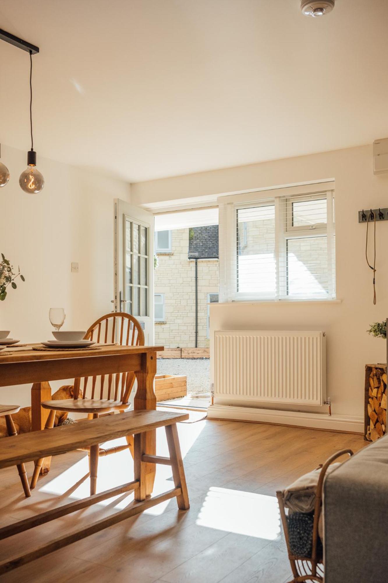 Eagle Cottage - Charming Cotswolds Getaway, Dog Friendly 怀克瑞辛顿 外观 照片