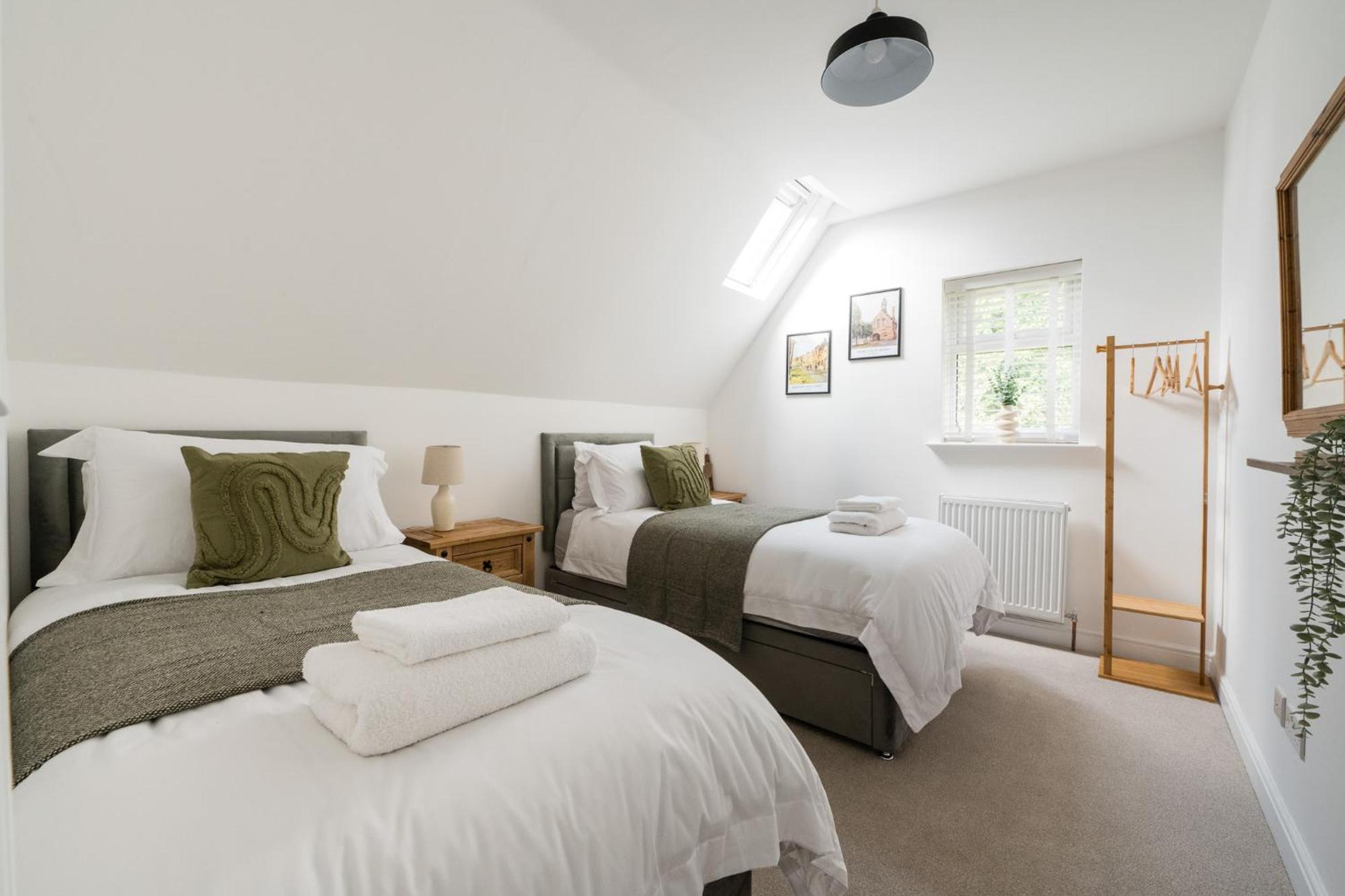 Eagle Cottage - Charming Cotswolds Getaway, Dog Friendly 怀克瑞辛顿 外观 照片