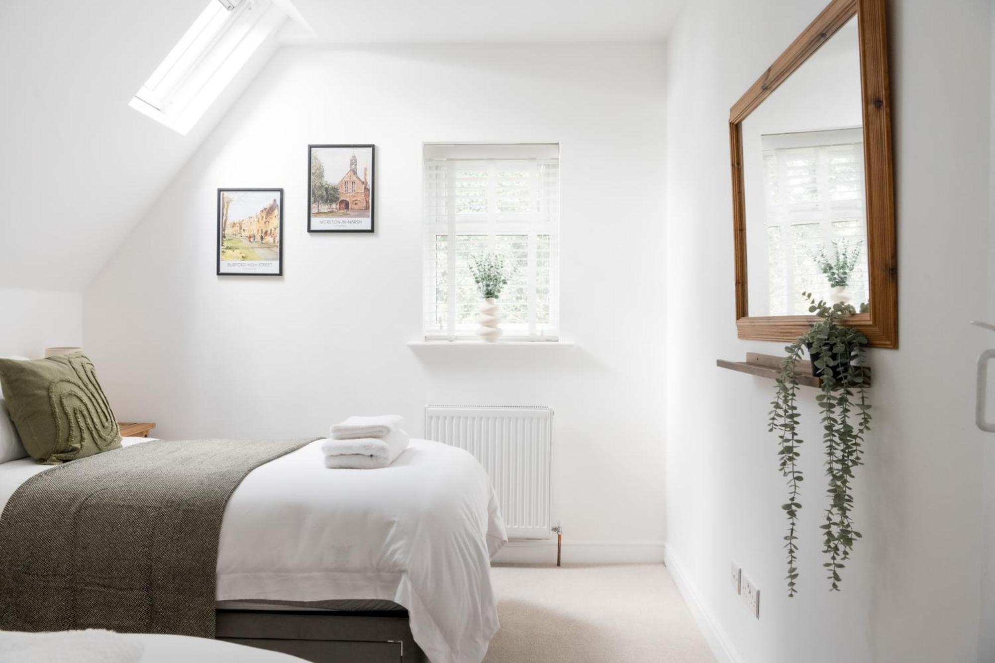 Eagle Cottage - Charming Cotswolds Getaway, Dog Friendly 怀克瑞辛顿 外观 照片