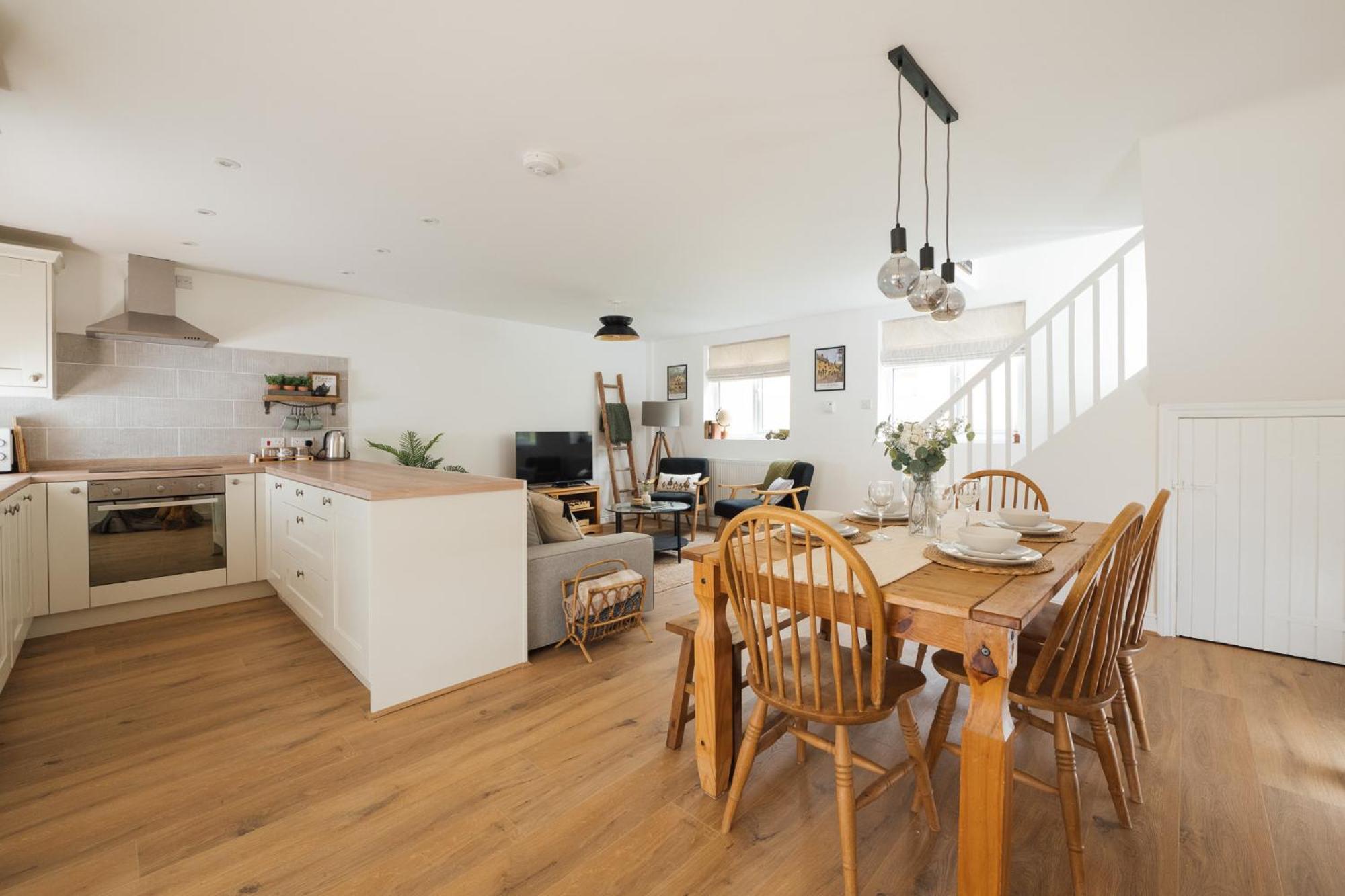 Eagle Cottage - Charming Cotswolds Getaway, Dog Friendly 怀克瑞辛顿 外观 照片